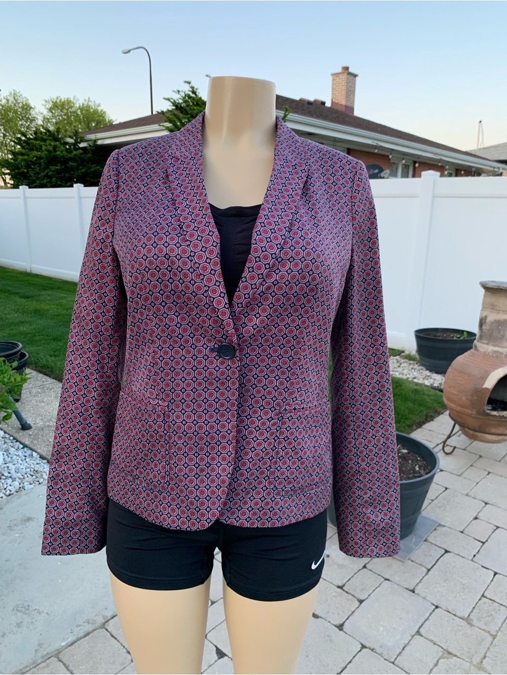 The Limited Navy Blue & Red Satin Geometric Single-Breasted Blazer. Size M